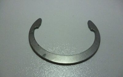 0305582 – RETAINER Connector