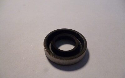 30913 – OIL SEAL WATER PUMP COVER